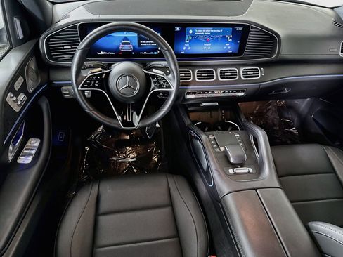 Used 2025 Mercedes-Benz GLS 450 4MATIC image 17