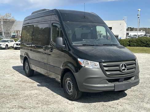 Used 2024 Mercedes-Benz Sprinter 2500 image 3