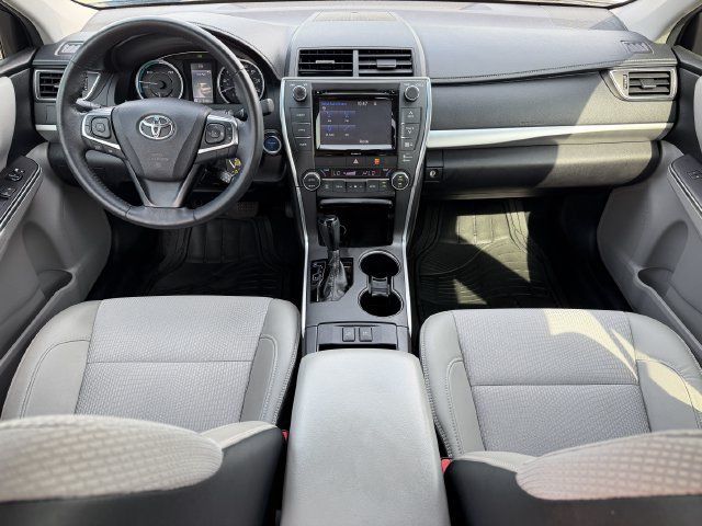 Used 2017 Toyota Camry SE w/ Moonroof Package FWD image 10