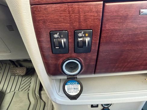 Used 2014 Toyota Sienna XLE image 21