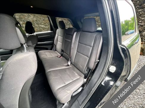 Used 2019 Jeep Grand Cherokee Laredo AWD/4WD image 18