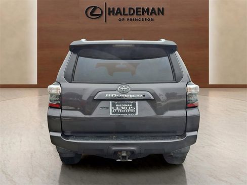 Used 2017 Toyota 4Runner SR5 image 5