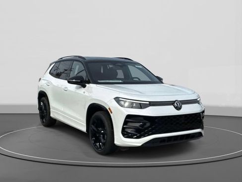 New 2026 Volkswagen Tiguan SE R-Line FWD image 1