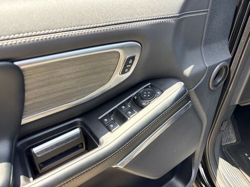 Used 2025 Ford Expedition Platinum AWD/4WD image 17