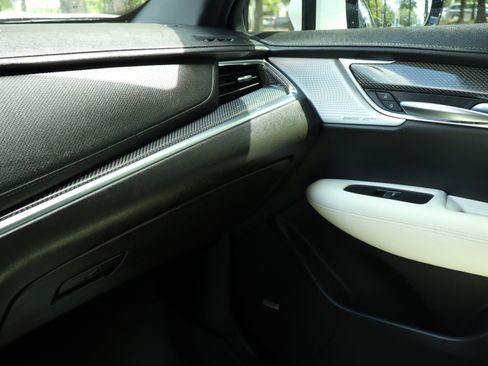 Used 2023 Cadillac XT5 Sportv w/ Technology Package image 41