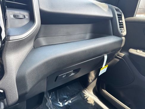 New 2026 RAM 1500 Express AWD/4WD image 20