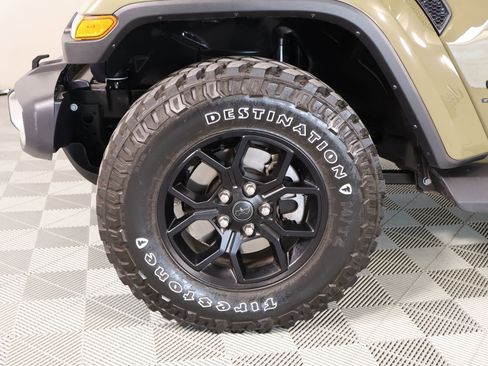 Used 2025 Jeep Gladiator Overland AWD/4WD image 17