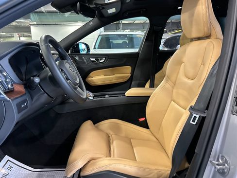 Certified 2025 Volvo XC60 T8 Ultra w/ Climate Package AWD/4WD image 10