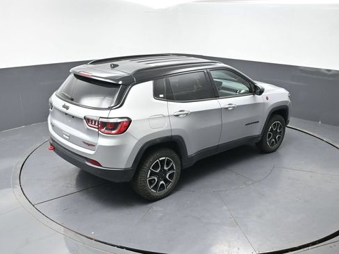 Used 2025 Jeep Compass Trailhawk AWD/4WD image 14