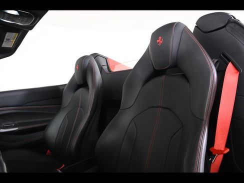 Certified 2022 Ferrari F8 Tributo RWD image 18