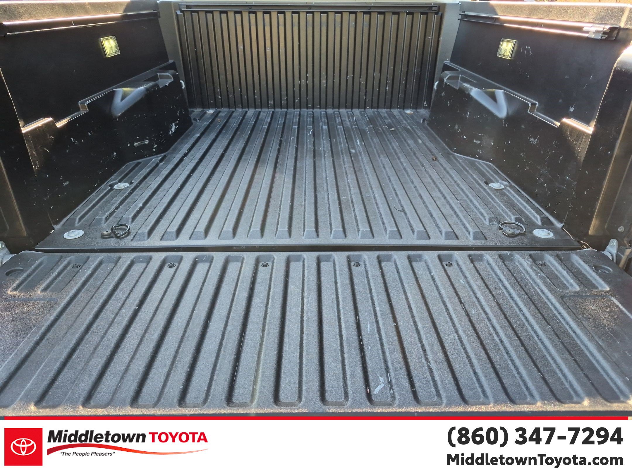 Used 2025 Toyota Tacoma SR5 AWD/4WD image 31
