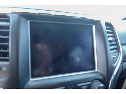 Used 2018 Jeep Grand Cherokee Altitude RWD image 18