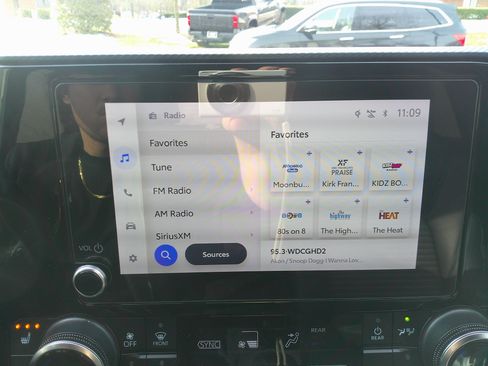 Used 2024 Toyota Highlander XSE image 24