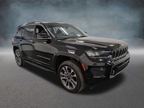 Used 2025 Jeep Grand Cherokee Overland AWD/4WD image 3