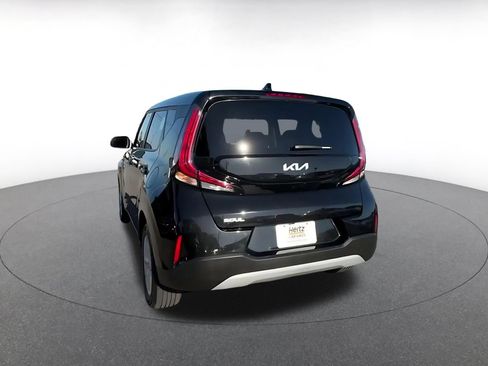 Used 2025 Kia Soul LX w/ LX Technology Package FWD image 11