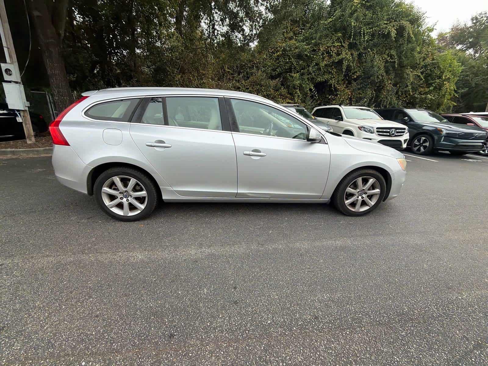 Used 2016 Volvo V60 T5 Platinum FWD image 17