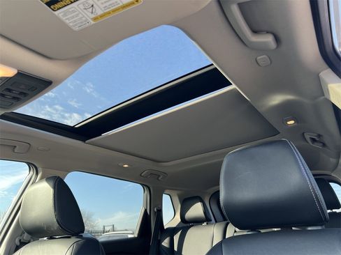 Used 2023 Nissan Rogue SL image 10