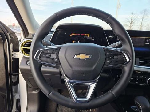 Certified 2025 Chevrolet Trax LT w/ Driver Confidence Package image 6