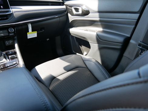New 2026 Jeep Compass Latitude AWD/4WD image 11