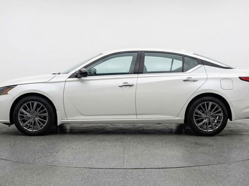 Used 2025 Nissan Altima 2.5 SV image 5