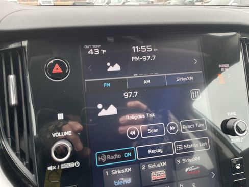 Used 2025 Subaru Outback Premium image 33