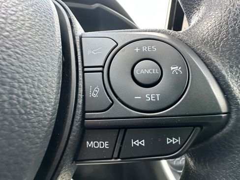 Used 2025 Toyota RAV4 LE AWD/4WD image 28