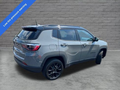 Used 2023 Jeep Compass Latitude w/ Convenience Group AWD/4WD image 5