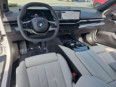 Used 2025 BMW 530i w/ Premium Package image 16