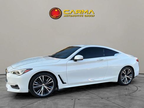 Used 2017 INFINITI Q60 2.0t w/ Moonroof Package image 2