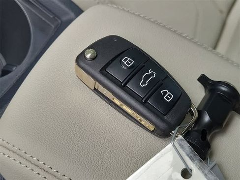 New 2025 Audi Q3 2.0T Premium image 28