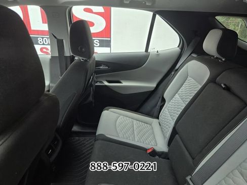 Used 2021 Chevrolet Equinox LS FWD image 4