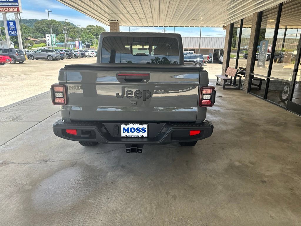 Used 2021 Jeep Gladiator Overland AWD/4WD image 5