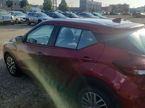 Used 2023 Nissan Kicks SV FWD image 8