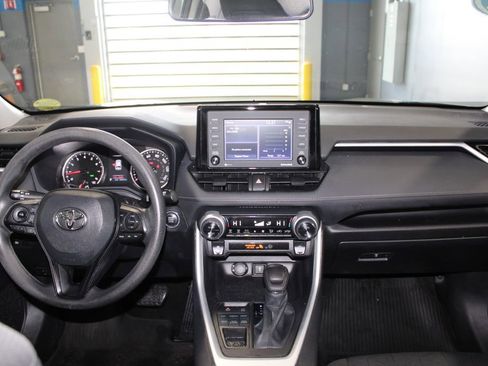 Used 2022 Toyota RAV4 XLE AWD/4WD image 23