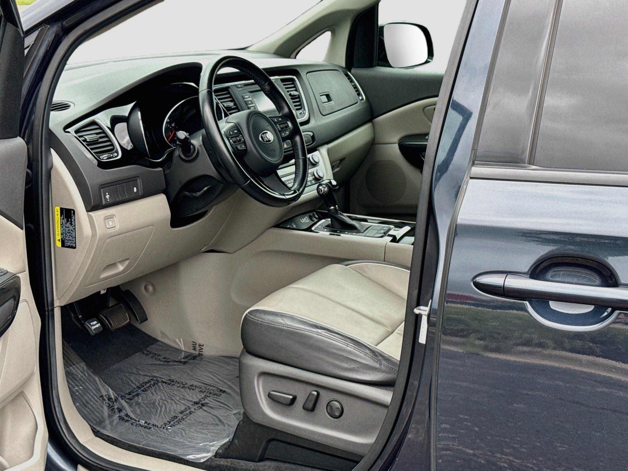 Used 2016 Kia Sedona EX FWD image 11