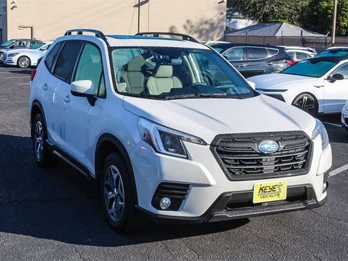 Used 2023 Subaru Forester Premium image 3