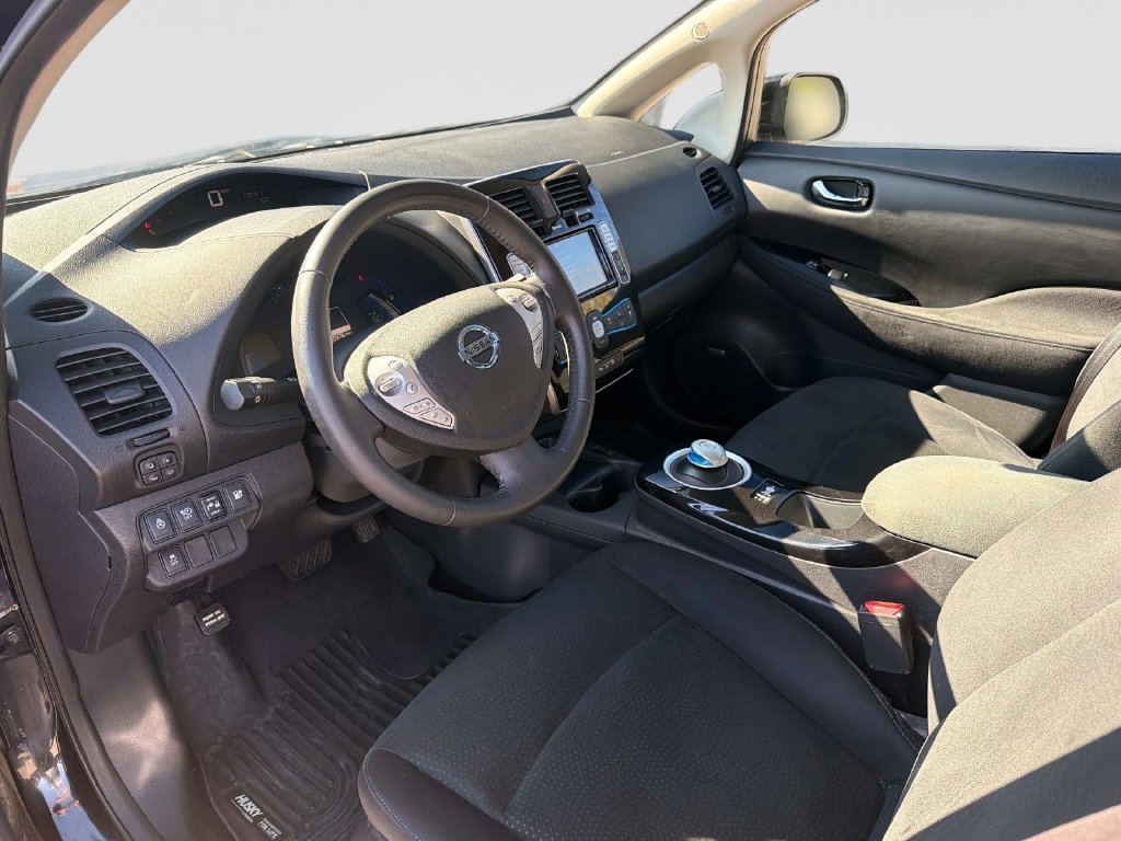 Used 2017 Nissan Leaf SV w/ Premium Package FWD image 21