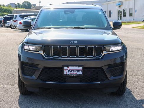 Used 2024 Jeep Grand Cherokee Laredo AWD/4WD image 2