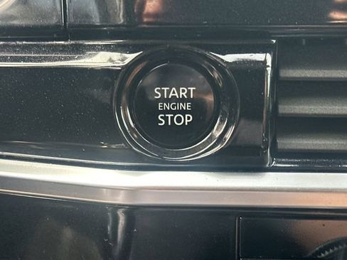 Used 2025 Nissan Pathfinder SV FWD image 20
