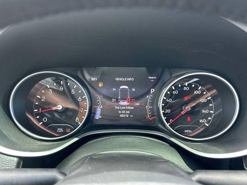 Used 2019 Jeep Compass Latitude FWD image 10