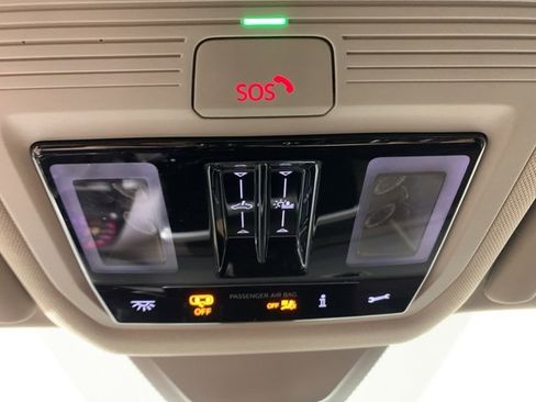 Used 2024 Volkswagen Atlas SEL Premium R-Line image 25