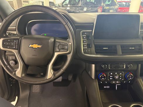 Used 2022 Chevrolet Suburban LT w/ Luxury Package image 5