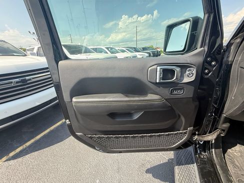 Used 2024 Jeep Wrangler Unlimited Sahara w/ Technology Group AWD/4WD image 11