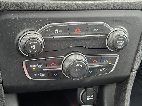 Used 2015 Dodge Charger SE image 15