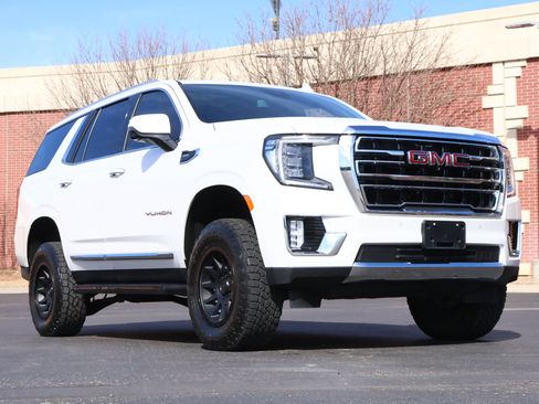 Used 2023 GMC Yukon SLT w/ SLT Premium Package image 1
