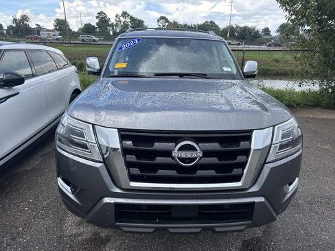 Used 2024 Nissan Armada Platinum w/ Captain's Chairs Package RWD image 3