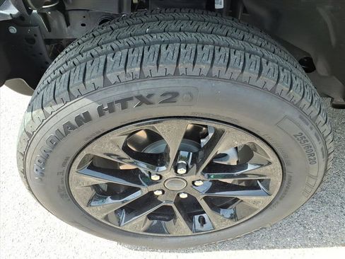 Used 2025 Jeep Wrangler Unlimited Sahara AWD/4WD image 6