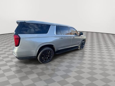 Used 2023 GMC Yukon XL SLT w/ SLT Premium Package AWD/4WD image 11