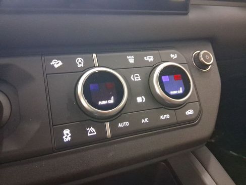 Used 2025 Land Rover Defender 90 S image 15