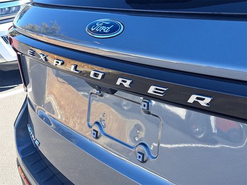 Certified 2025 Ford Explorer Active w/ Active Comfort Package image 6